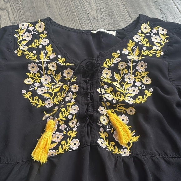 Luna Moon | Yellow and White Floral Embroidered Black Blouse Size Large - Picture 4 of 13